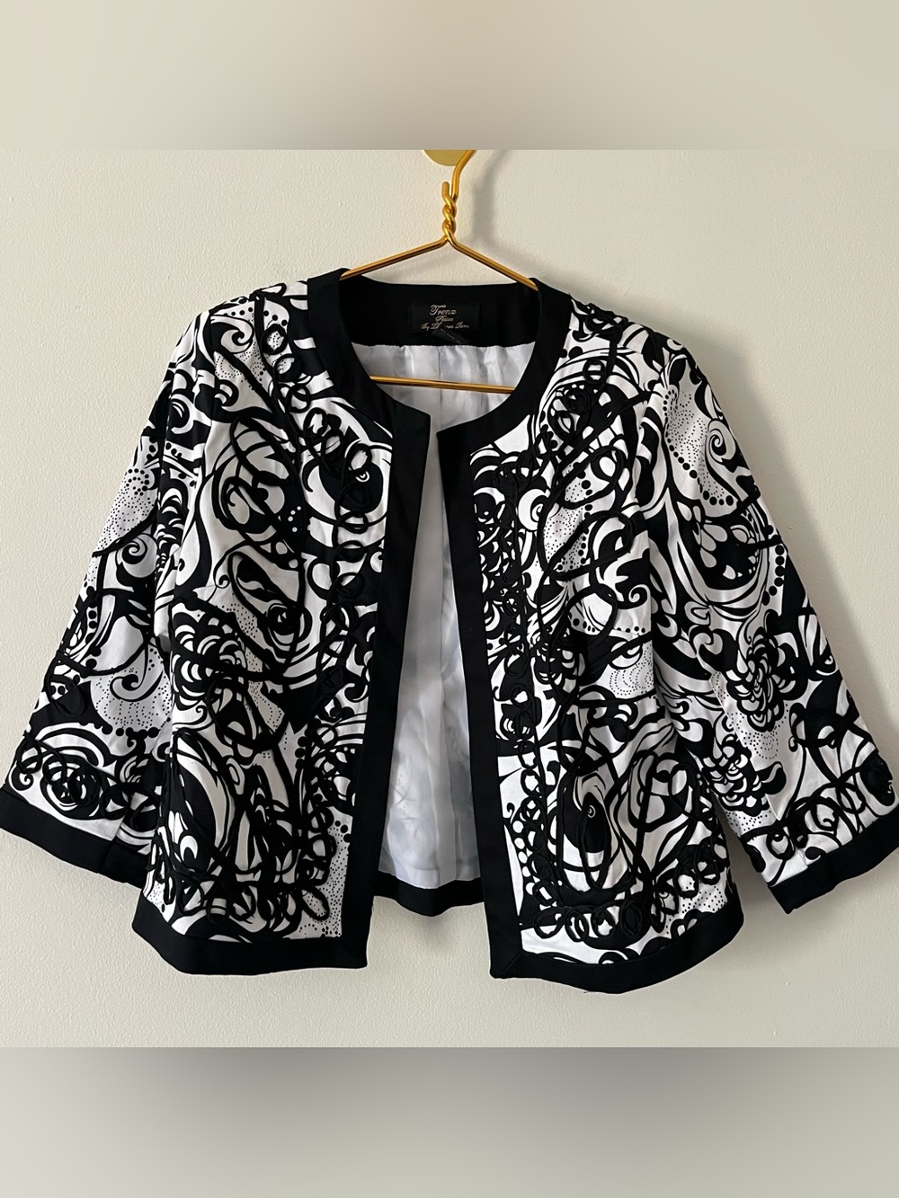 Trenz Theresa Renz Black White Scroll Pattern Open Fromt Jacket P L